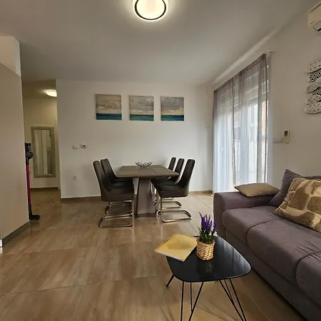 Apartament Ulika *